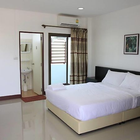 Metha Palace Sakon Nakhon Luaran gambar