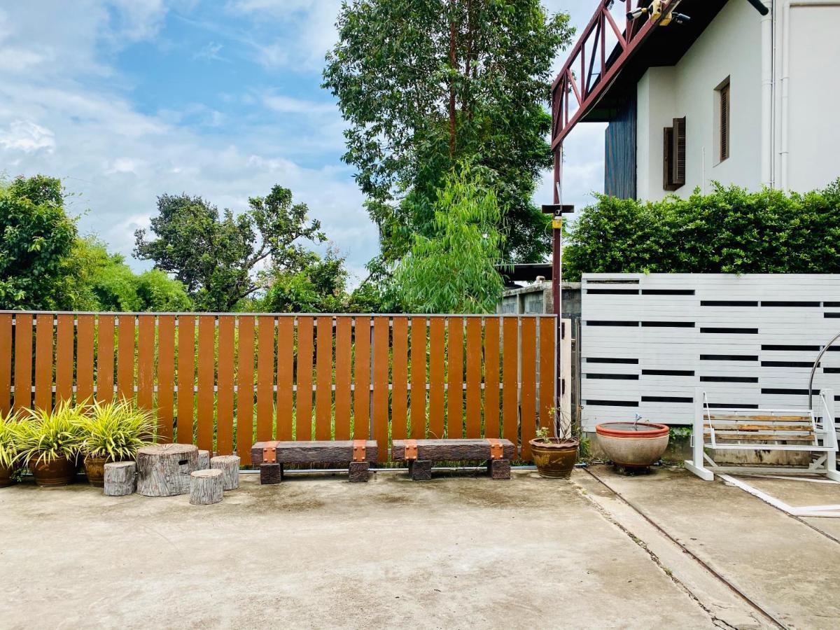 Metha Palace Sakon Nakhon Luaran gambar