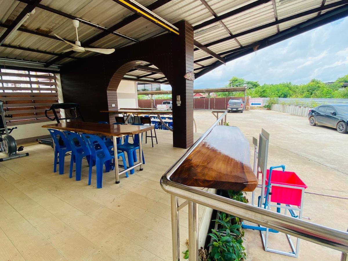 Metha Palace Sakon Nakhon Luaran gambar