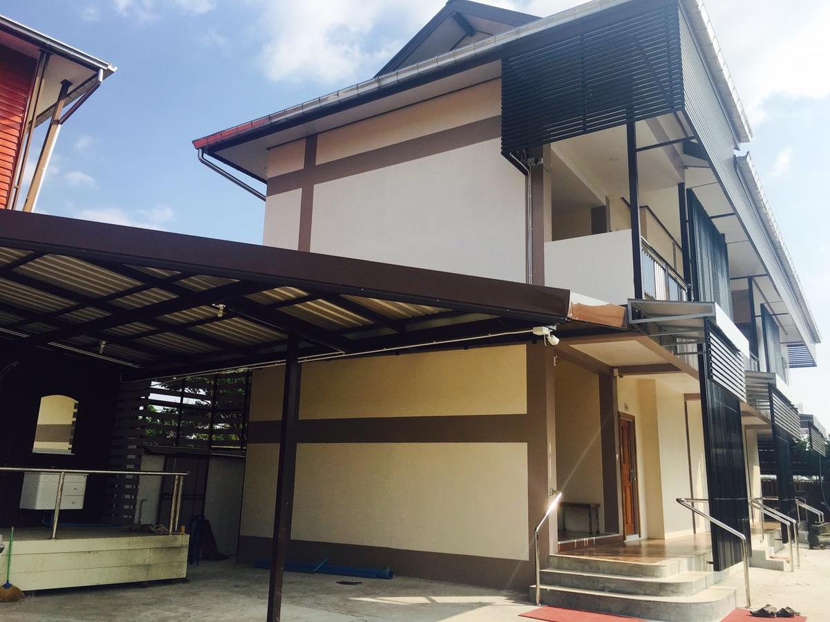 Metha Palace Sakon Nakhon Luaran gambar
